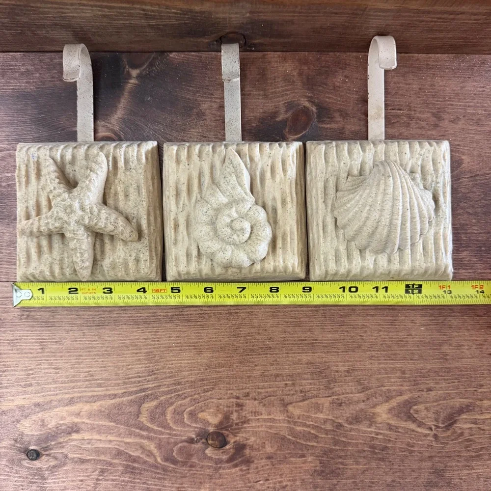 Coastal Seashell Wall Hooks Set of 3 Resin Starfish Conch Shell Towel Hanger VTG